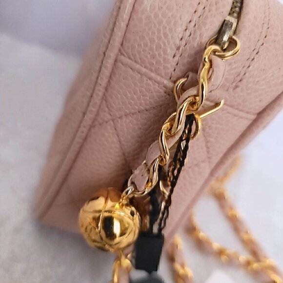 CHANEL PINK CAVIAR DIAMOND 'CC' VINTAGE CAMERA BAG MINI - Picture 4 of 16